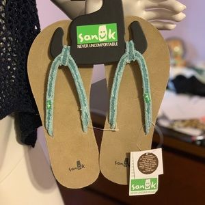 NWT Woman’s Sanuk Flip-Flops